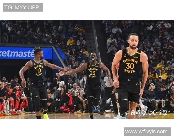勇士库里精彩表现回顾与小牛对决的全场精彩瞬间分析